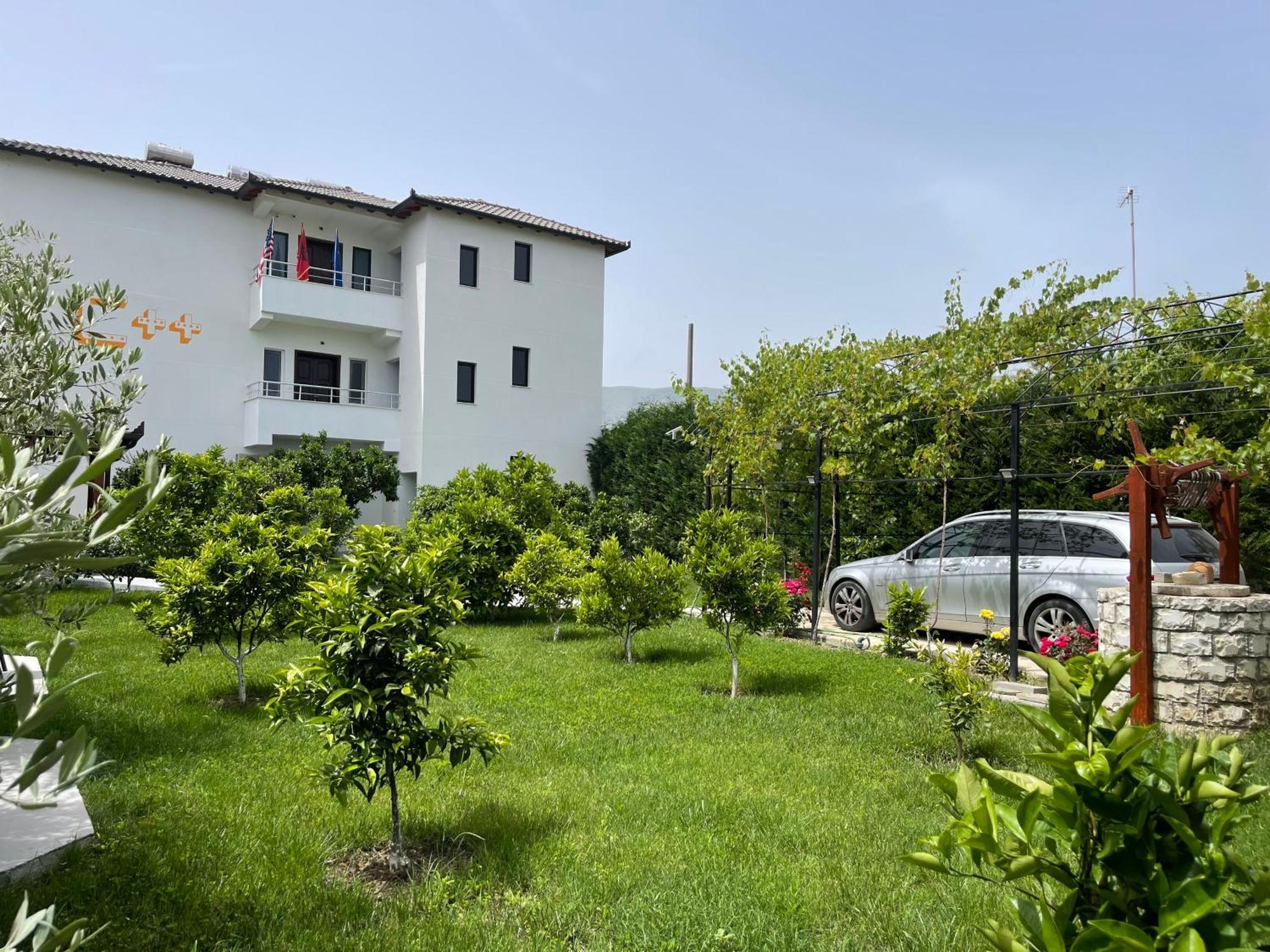 Hotel Vila C Plus Plus Berati Exterior foto